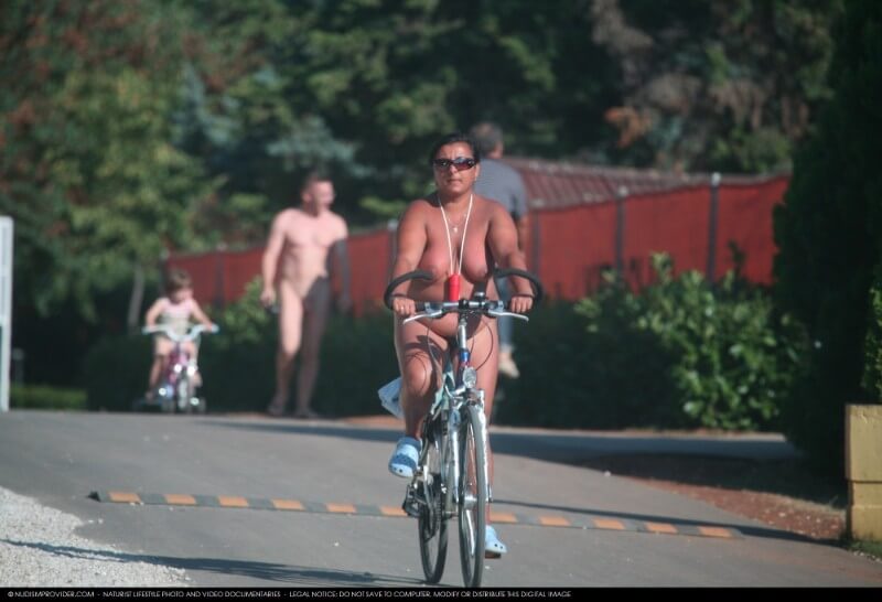 [NWoDL] Naturists Road Biking pics