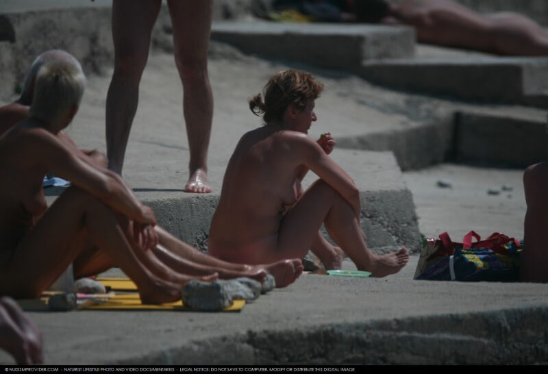 [NWoDL] Nudist Rocky Family Angle gallery