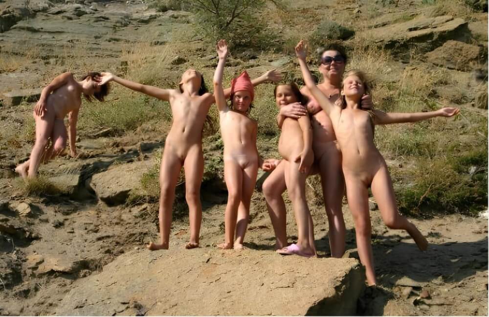 [NWoDL] Nudism in a sunny day pics