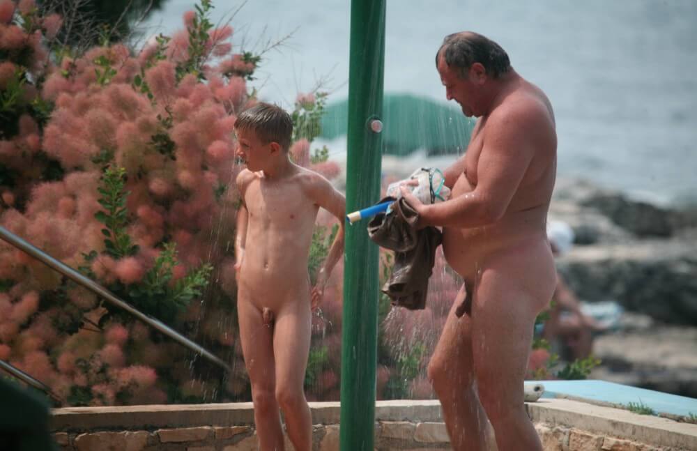 [NWoDL] Naturist Shower Profiles pics