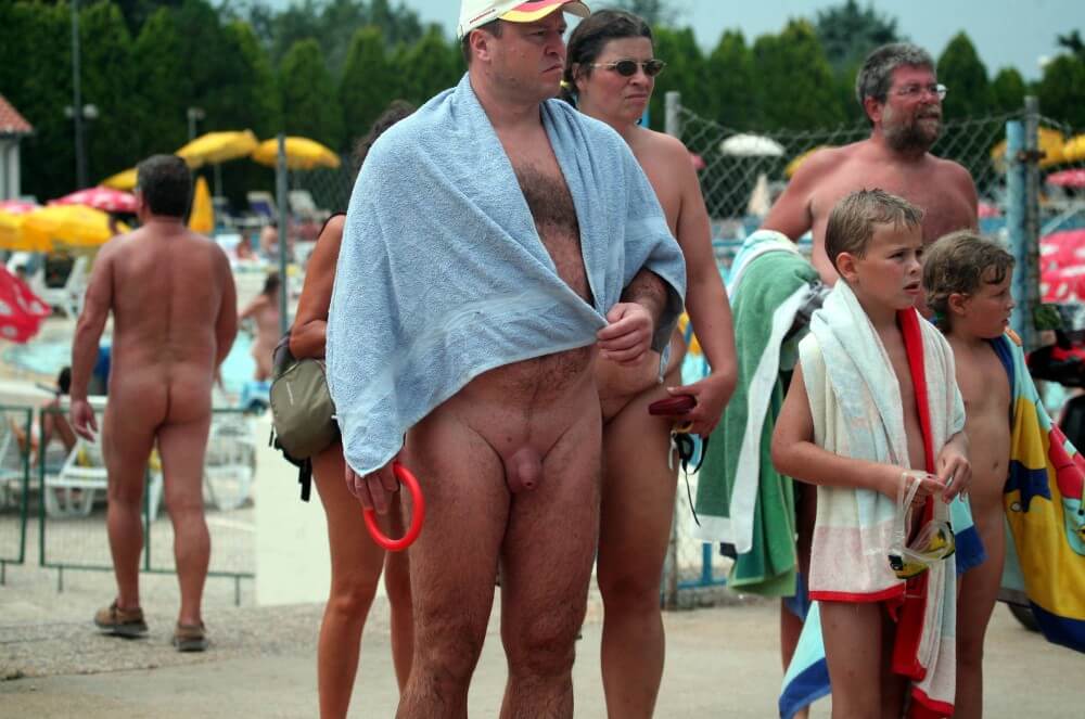 [NWoDL] Naturist Pool Resort Exits photos