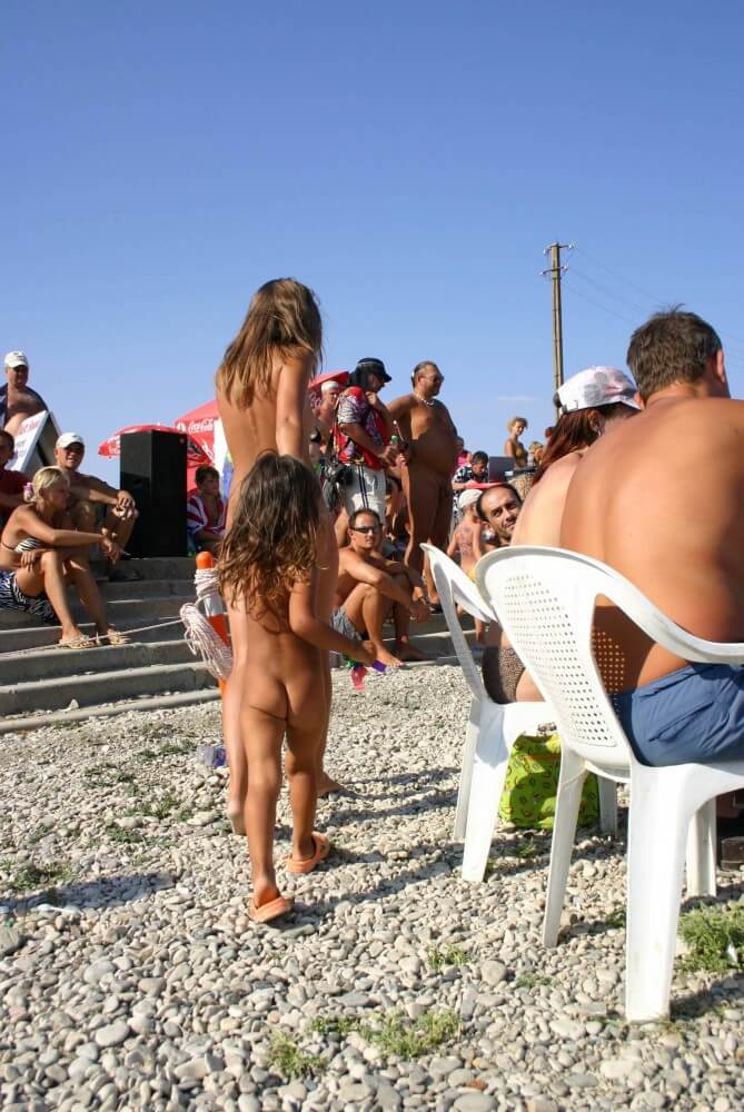 [NWoDL] Naturist Standing Sideline