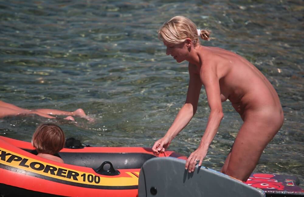 [NWoDL] Red Boating for Two Nudists pics