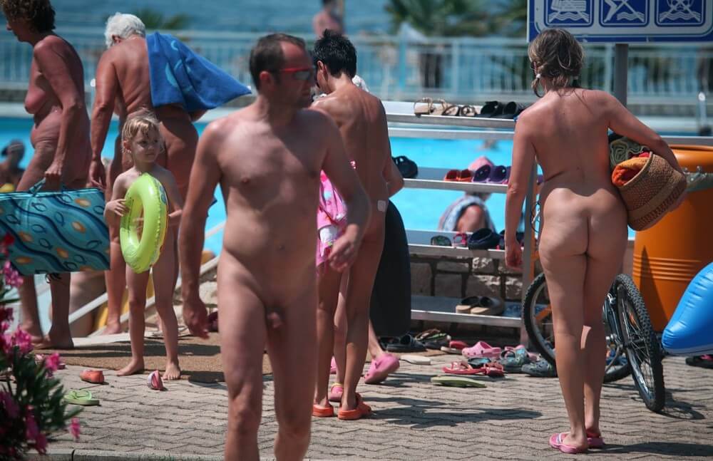 [NWoDL] Daytime Nudists Chill Out photos