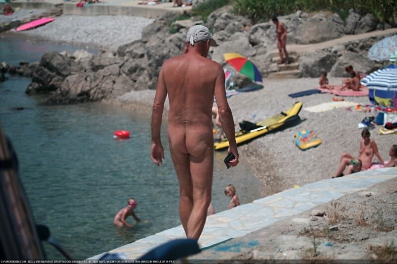 [NWoDL] Nudist Shore Walking pics