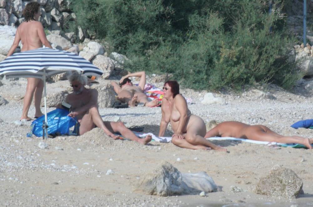 [NWoDL] Croatian Baska Beach pics