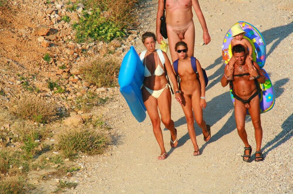 [NWoDL] Ula FKK Beach Entry Hills pics