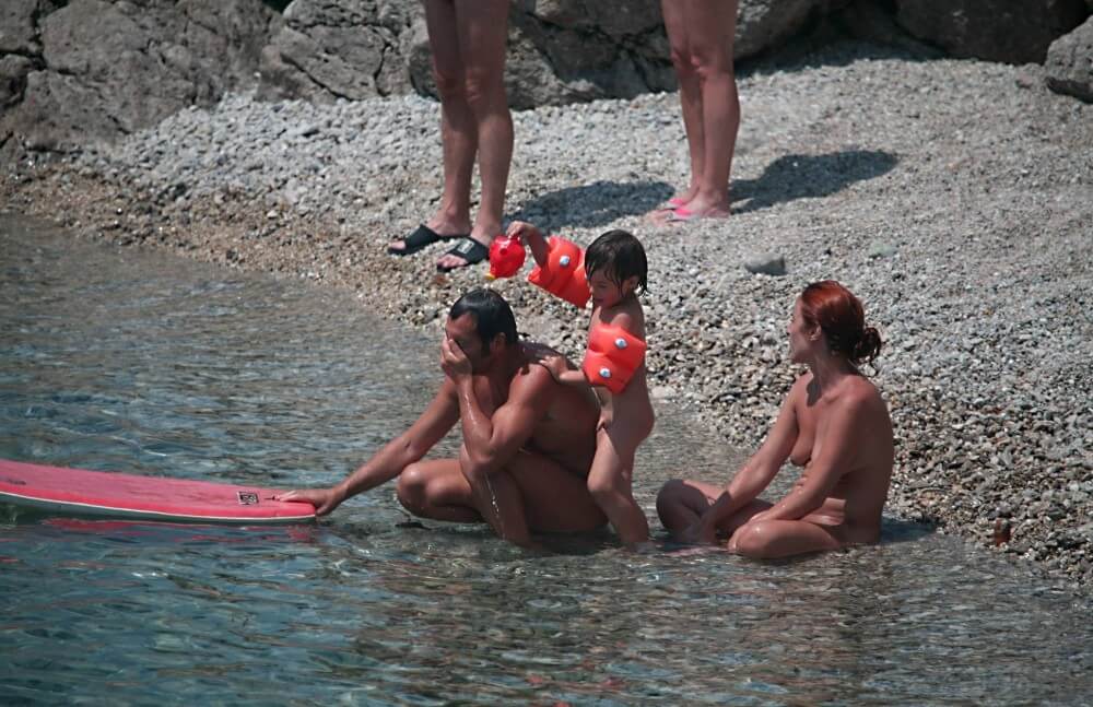[NWoDL] Beach Nudist Family Shore Camp pics