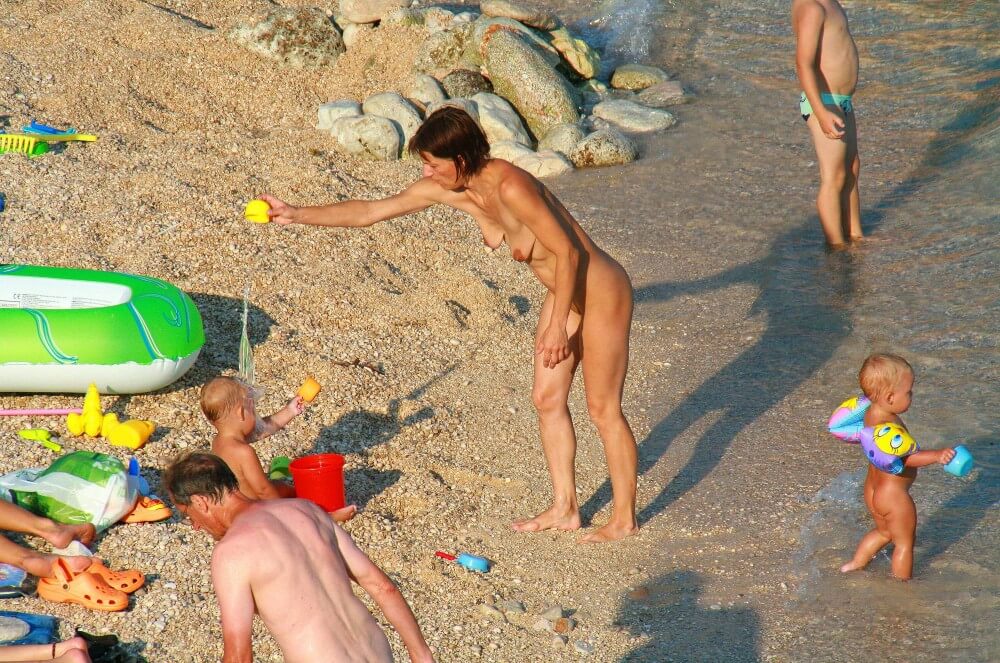 [NWoDL] Ula Naturists Beach photo gallery