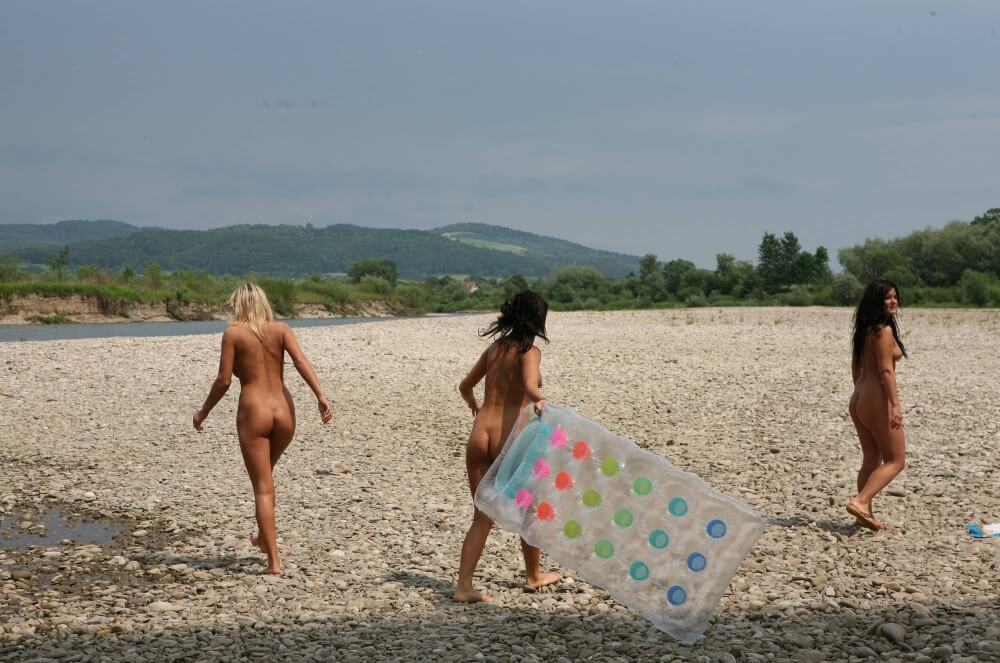 [NWoDL] Naturist Park Floating On River photos