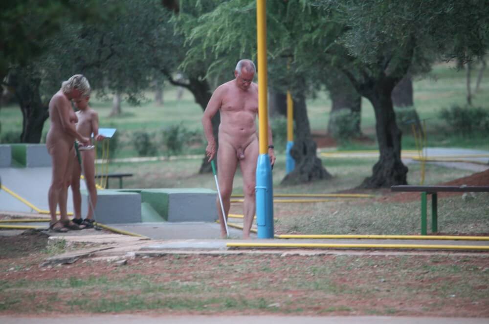 [NWoDL] Mini-Golf Nude Participants pics