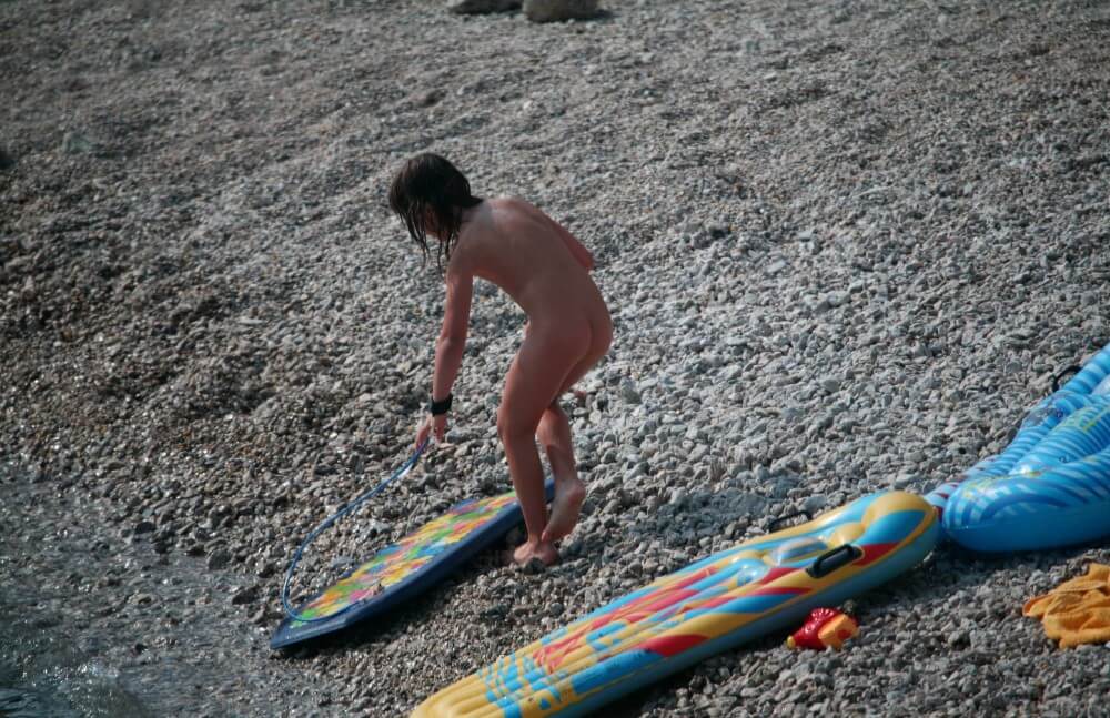 [NWoDL] Naturist Surf Board Glides pics