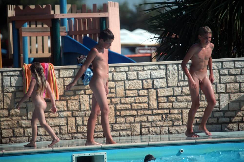 [NWoDL] Naturist Pool Assortment photos