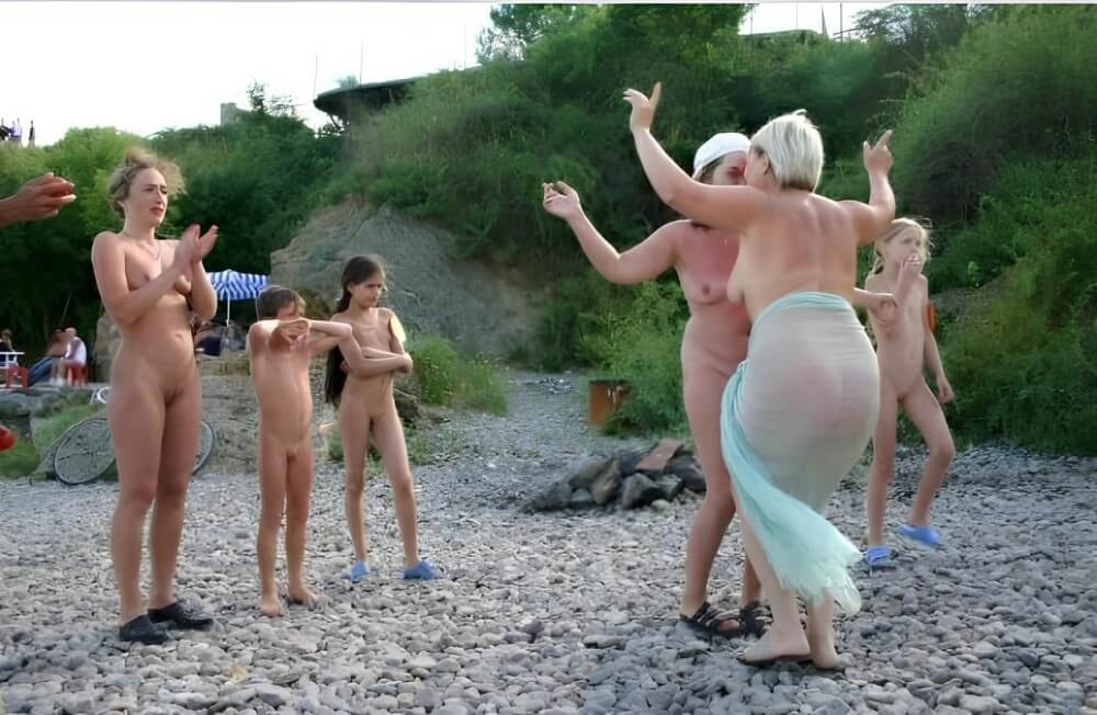 [NWoDL] Dances on a beach pics