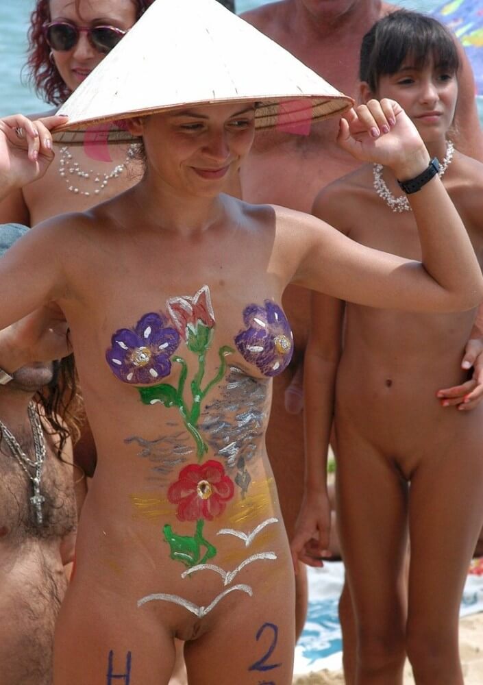 [NWoDL] Nudist gathering on the beach video