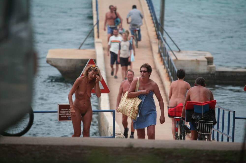 [NWoDL] Crete FKK Bridge Crossing photos