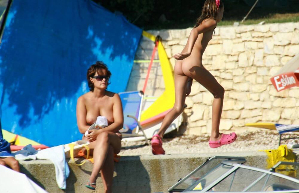 [NWoDL] Bright Day Sun Tanning pics