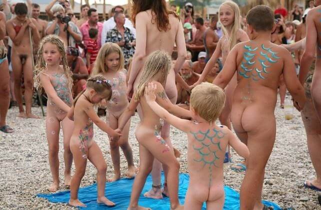 [NWoDL] Large photo gallery nudism