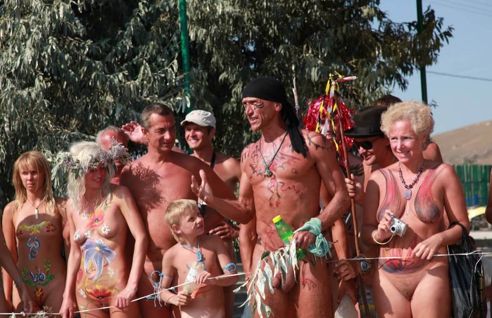 [NWoDL] Naturist Day From Behind pics