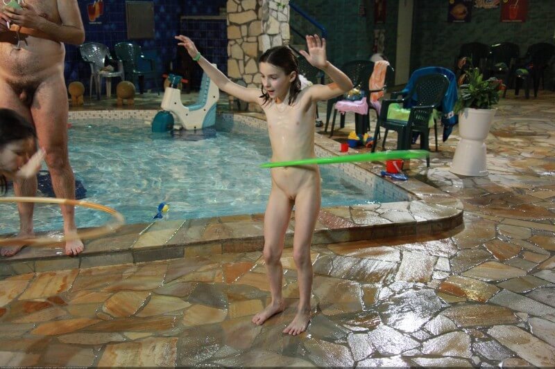 [NWoDL] Naturist club games pool photos