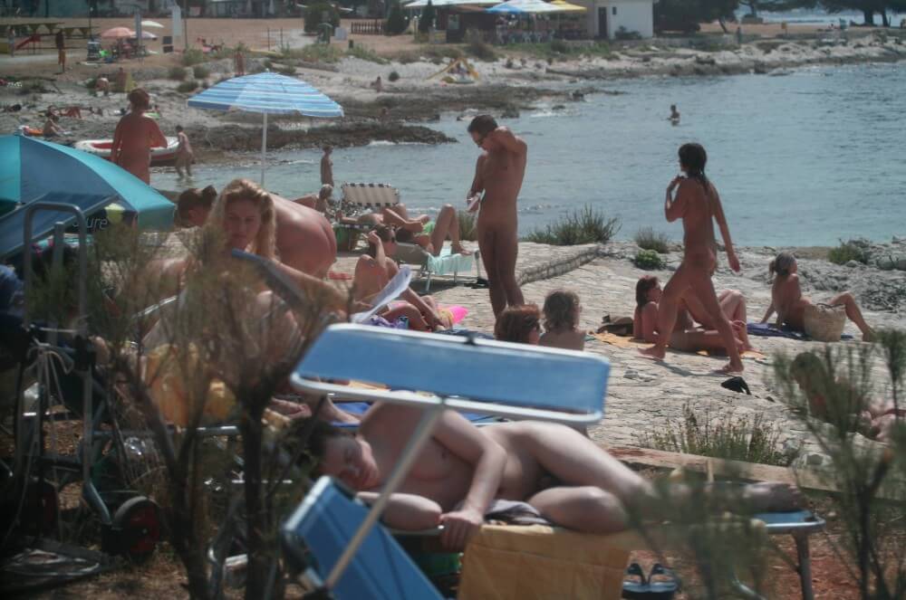 [NWoDL] Nuda Beach Wide Outlook pics