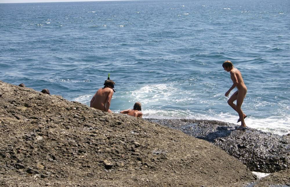 [NWoDL] Leaning Against Hit Rocks pics