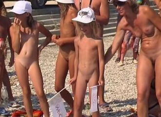 [NWoDL] Naturist Royal Family Show video
