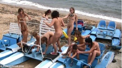 [NWoDL] A group of naturists at sea
