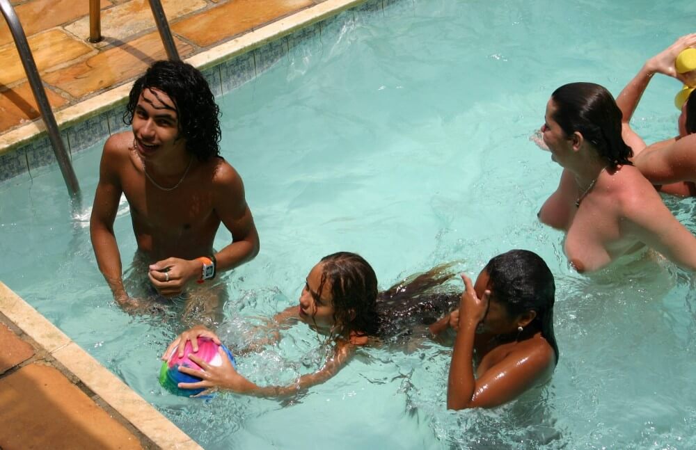 [NWoDL] Brazilian Near Pool Profile pics