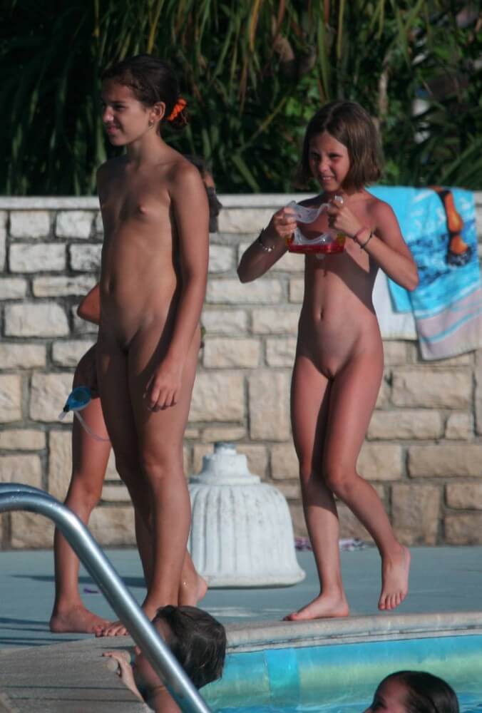 [NWoDL] Two Poolside Nudist Girls pics